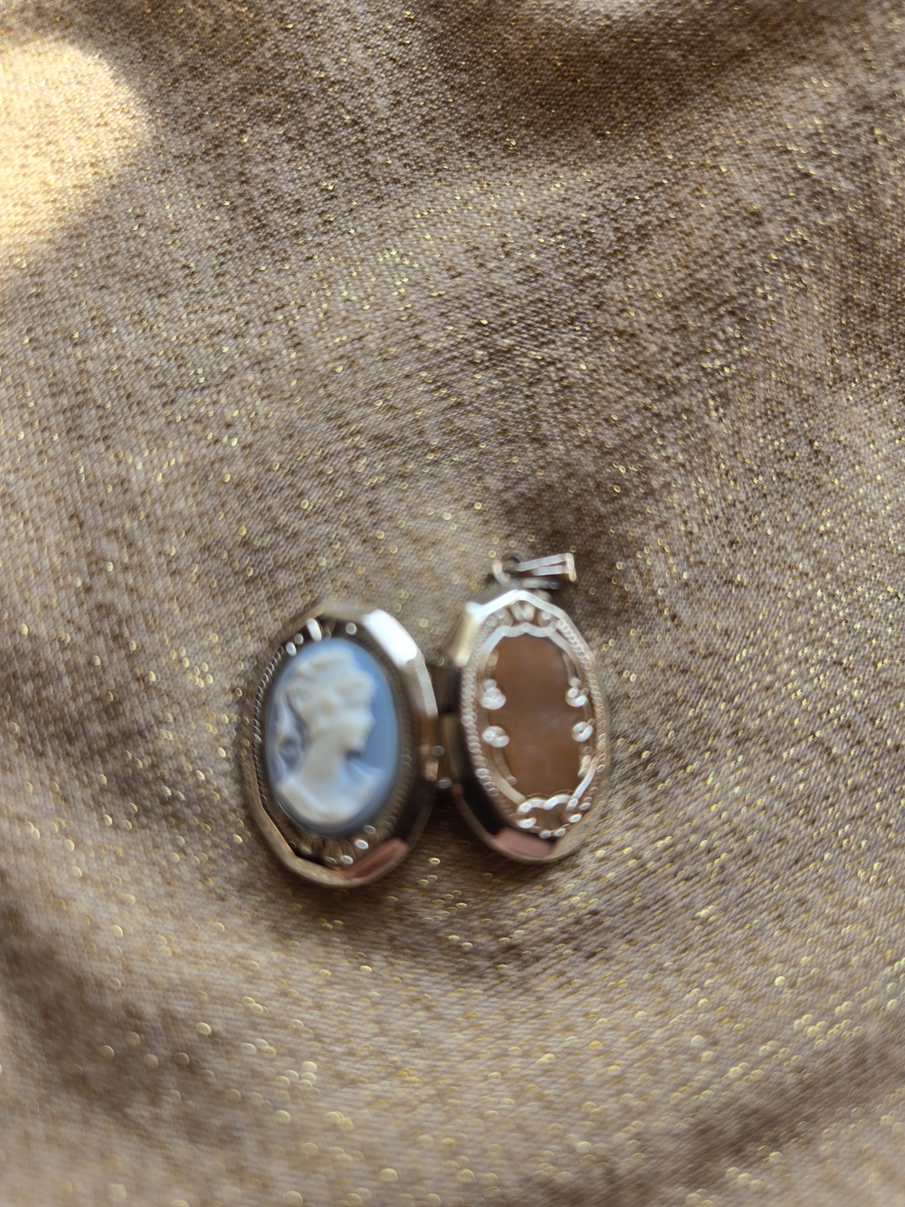 Vintage Blue Cameo Locket Pendant - Unbranded - Picture 2 of 8